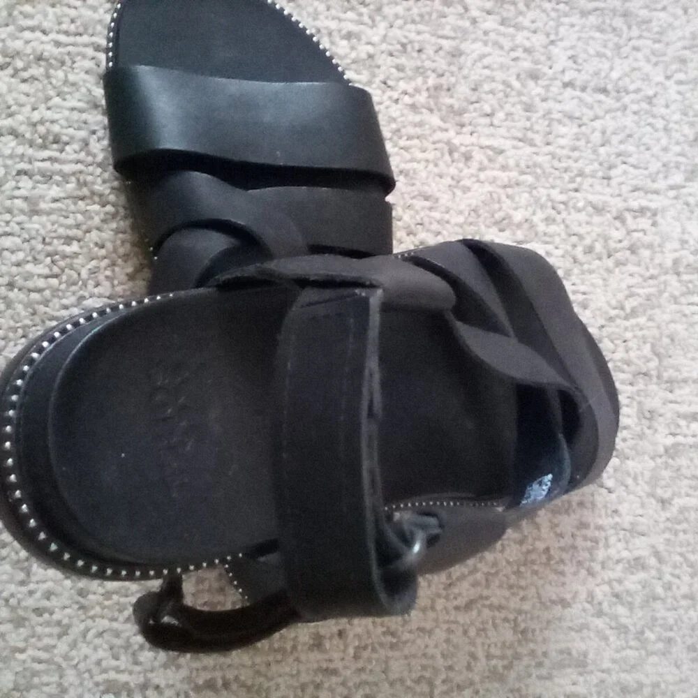 Sorel Black Sandals With Silver Stud Accents Size 6 - Picture 2 of 5